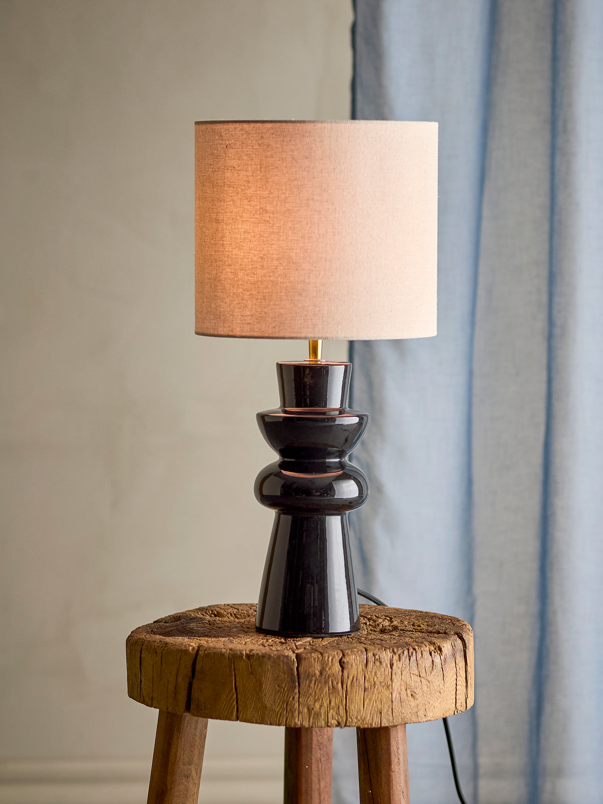 Lio Tischlampe – Schwarz, Steingut