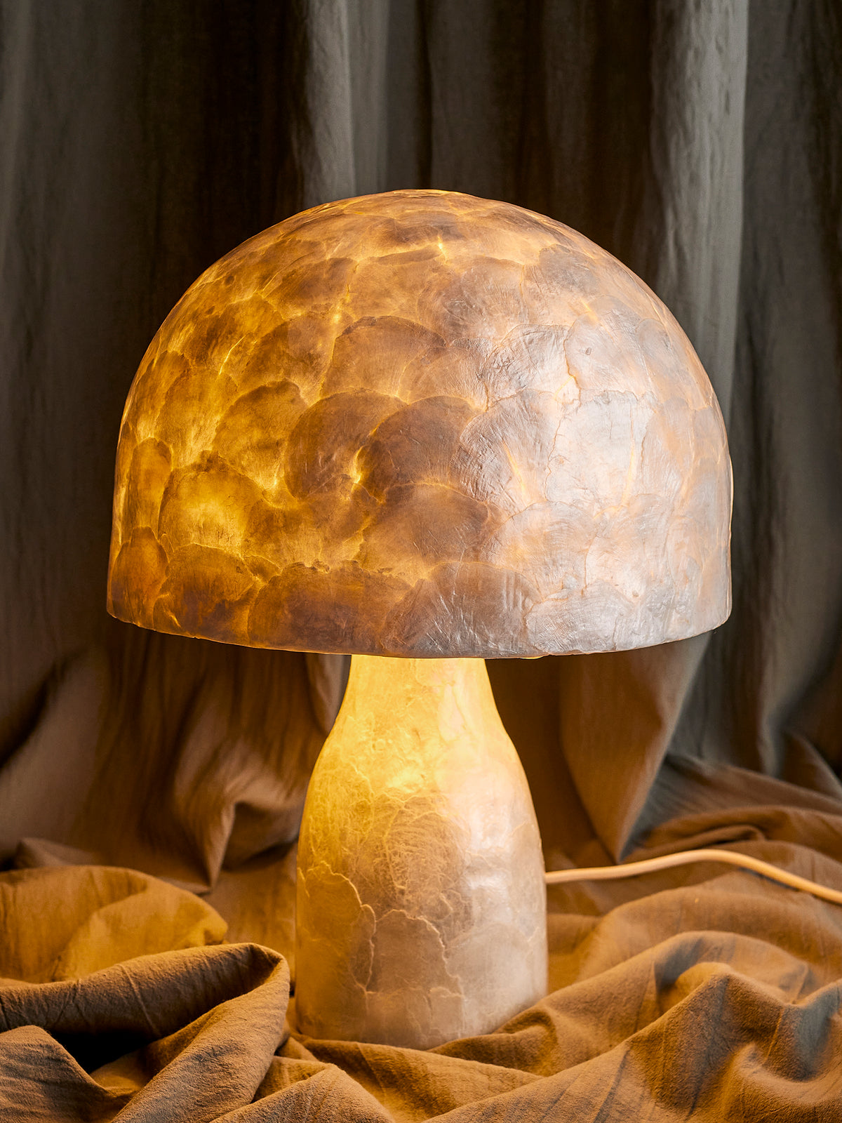 Adria Tischlampe – Natur, Perlmutt