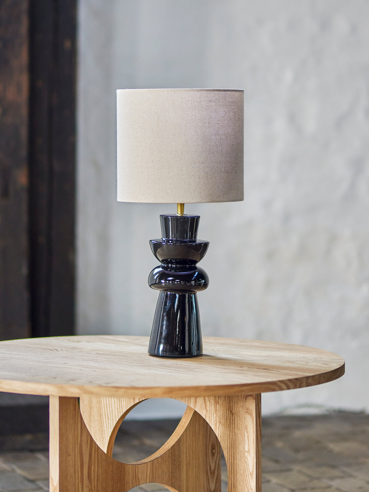 Lio Tischlampe – Schwarz, Steingut